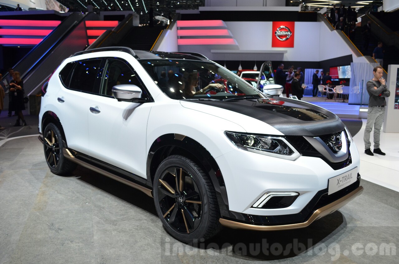 Nissan X-Trail Premium Concept front three quarter at the 