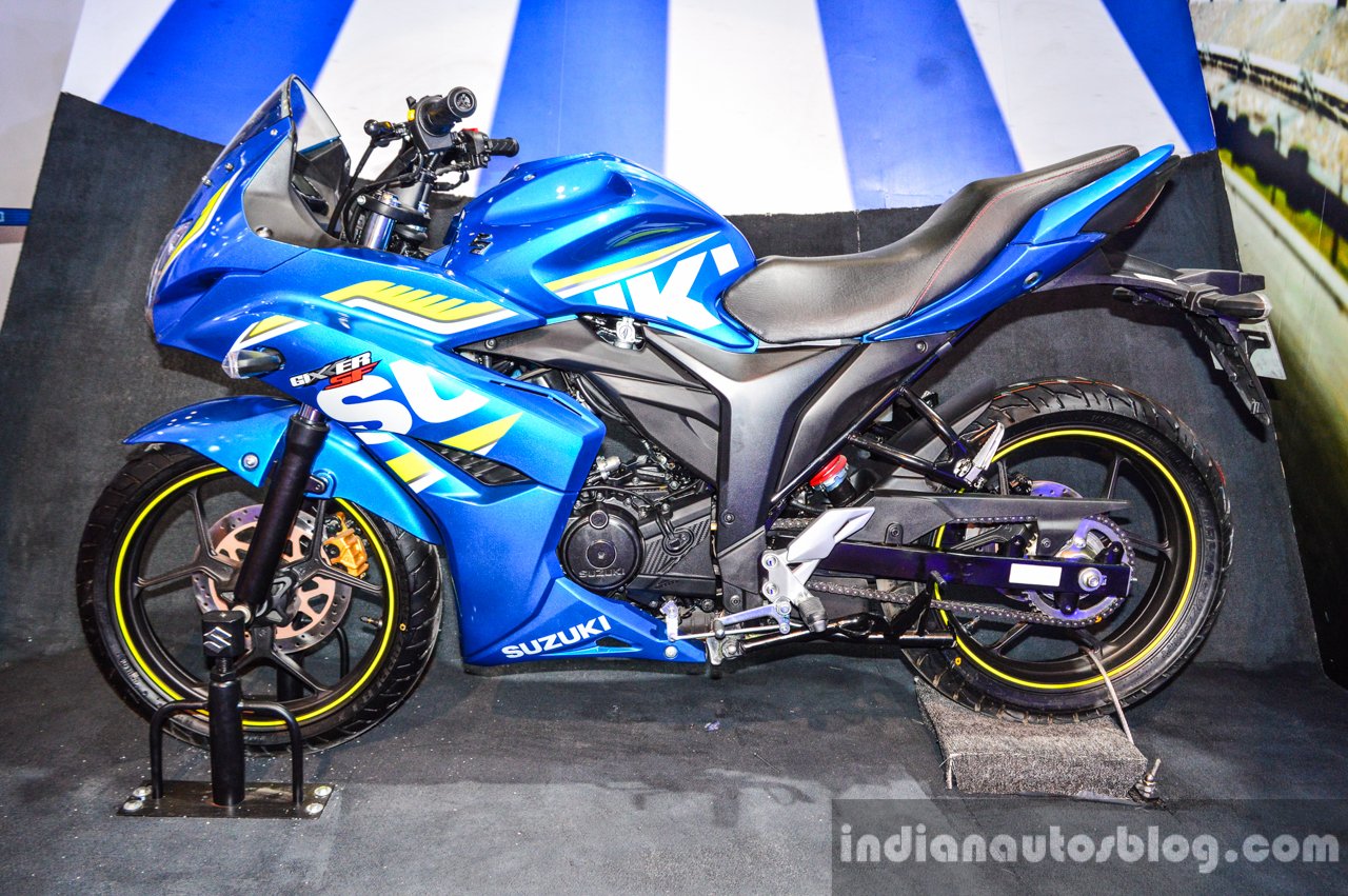 Suzuki Gixxer SF Fi with rear disc brake side at Auto Expo 2016