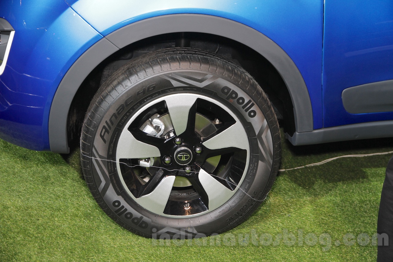 Tata Nexon wheel at Auto Expo 2016