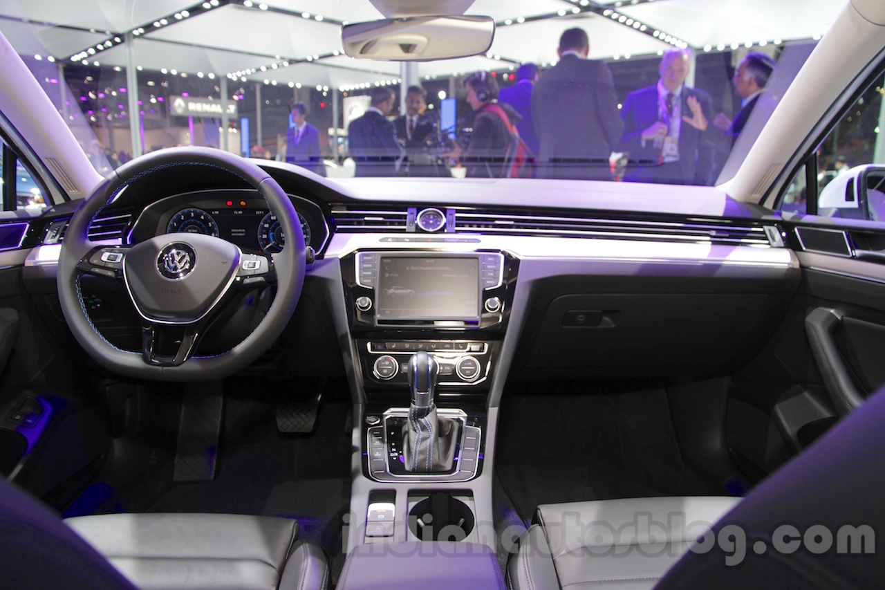 VW Passat GTE dashboard at 2016 Auto Expo