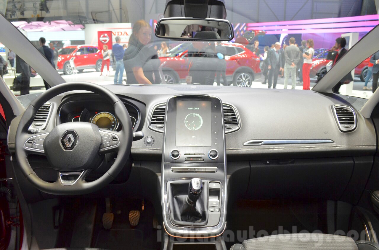 2016 Renault Scenic dashboard at the 2016 Geneva Motor Show Live
