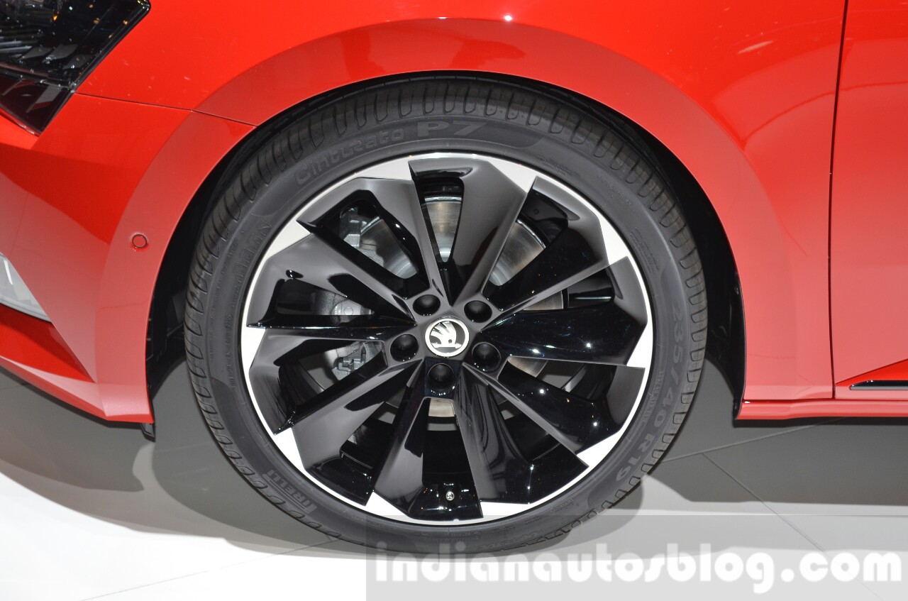 2016 Skoda Superb SportLine alloy wheels at 2016 Geneva Motor Show