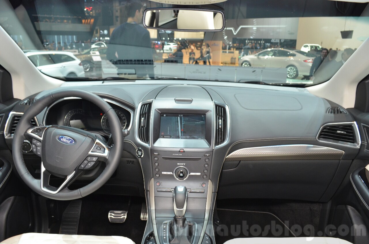 Ford Edge Vignale dashboard at 2016 Geneva Motor Show