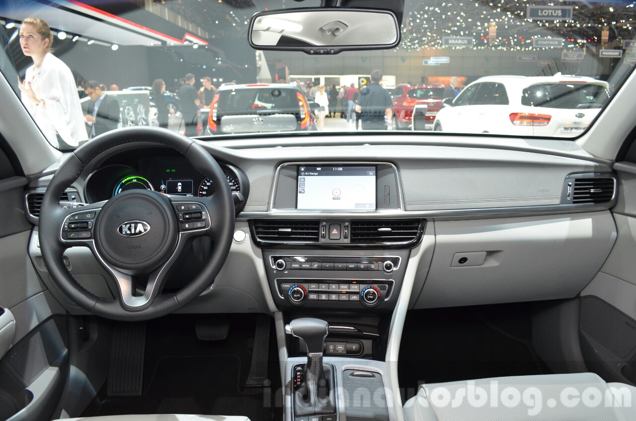 Kia Optima Plugin Hybrid dashboard at the 2016 Geneva Motor Show