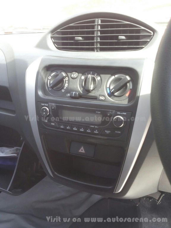 Maruti Alto 800 facelift center console dealer car spied