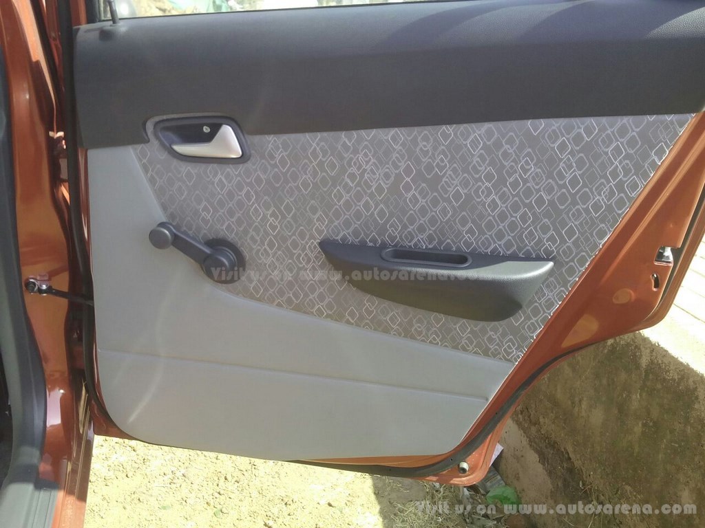 Maruti Alto 800 facelift door trim dealer car spied