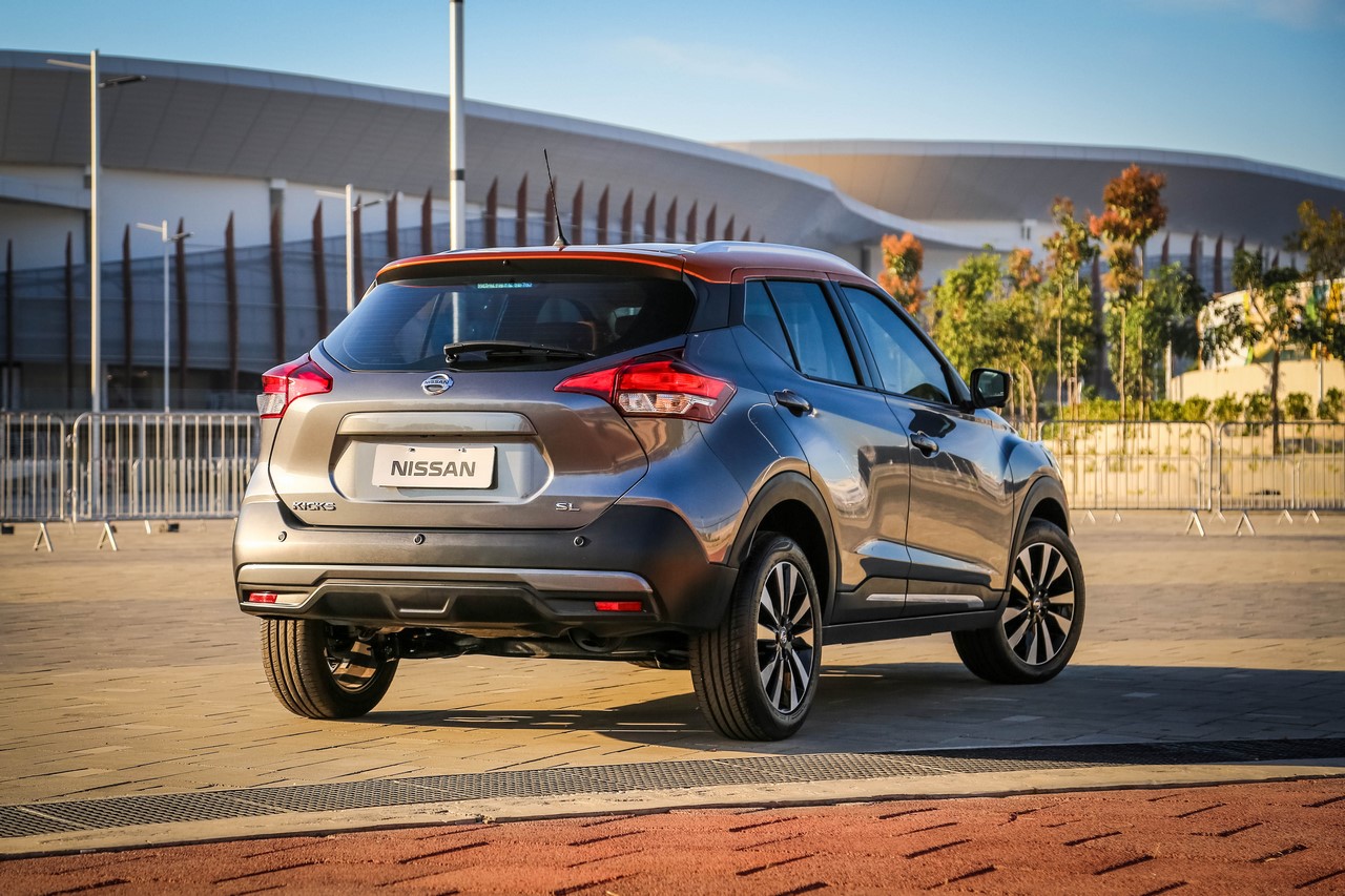 Nissan Kicks rear three quarters right side