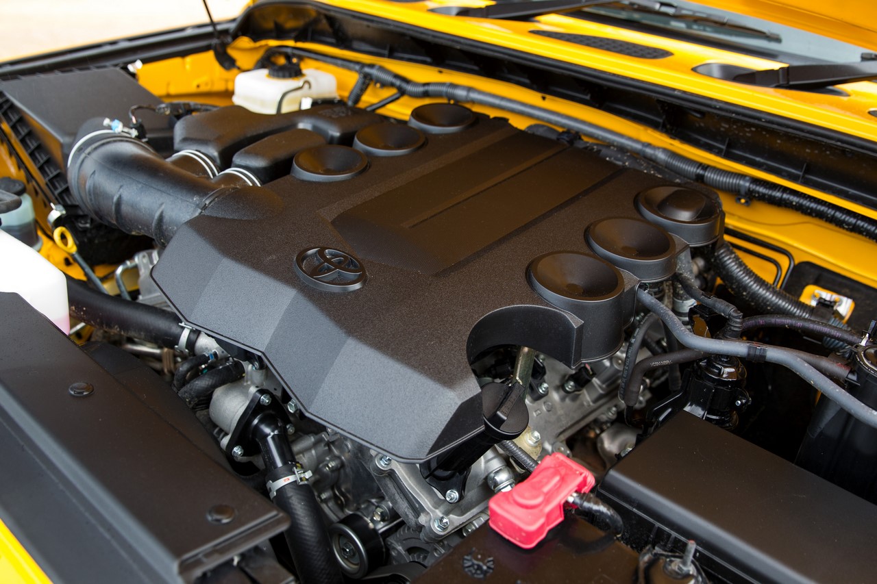 Toyota FJ Cruiser engine