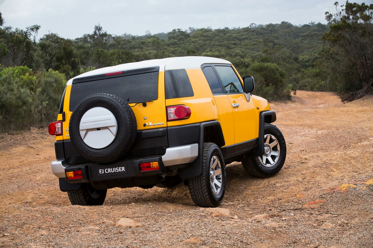 Toyota FJ Cruiser rear three quarters