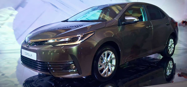 Toyota Corolla front three quarter live images