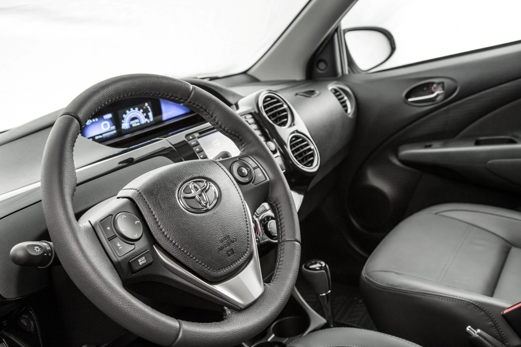 Indiabound Toyota Etios Platinum (facelift) steering wheel revealed in