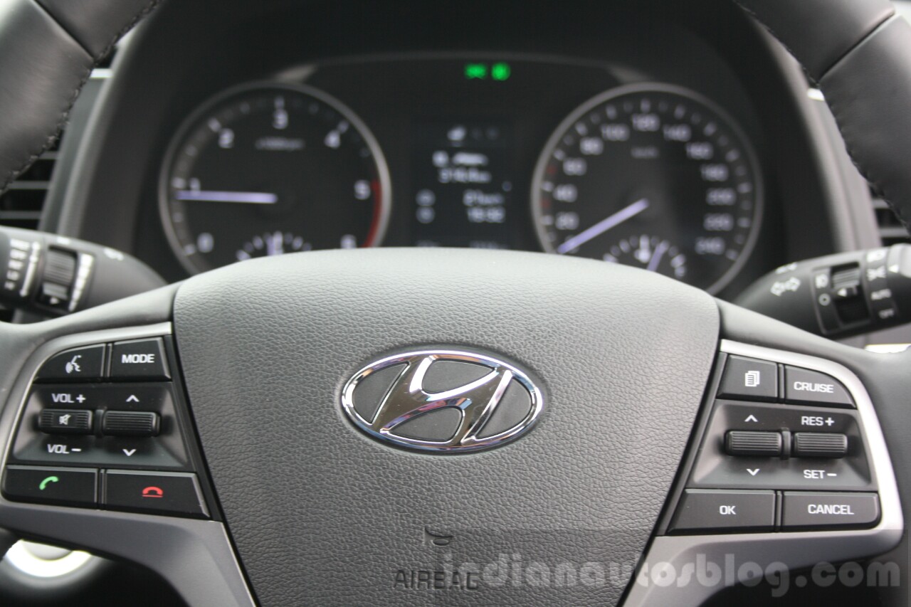 2016-hyundai-elantra-steering-logo-review