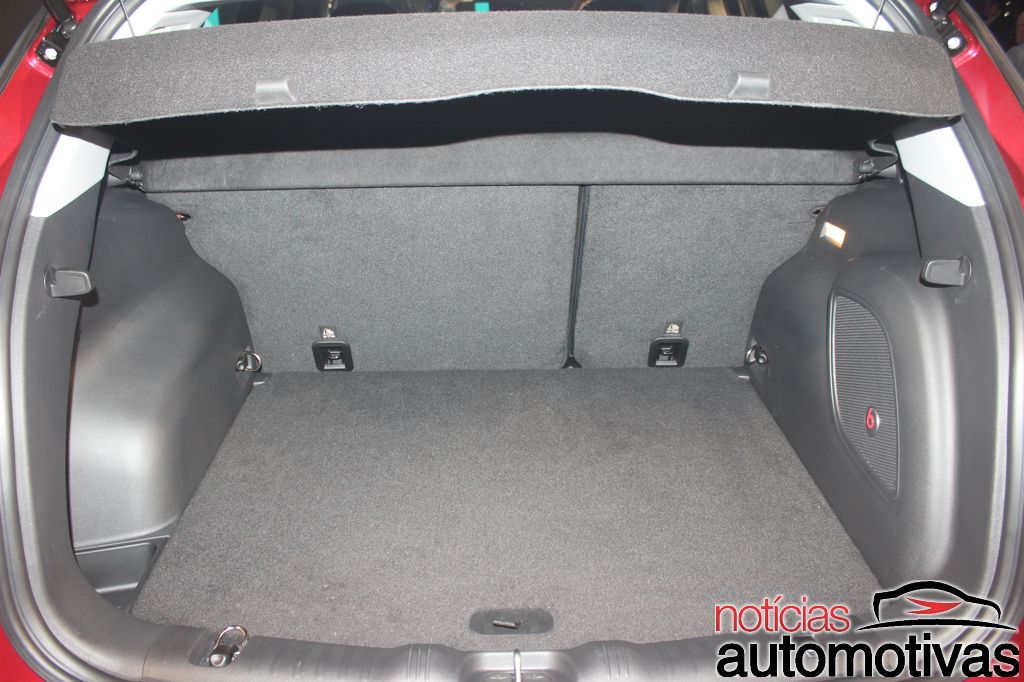 2017 Jeep Compass boot live image