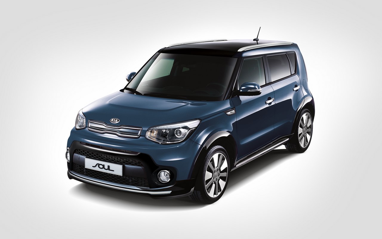 2017 Kia Soul (facelift) front three quarters