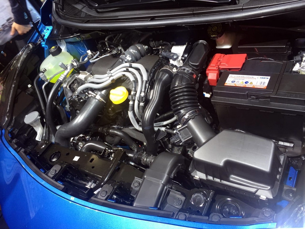 2017 Nissan Micra engine bay in Paris