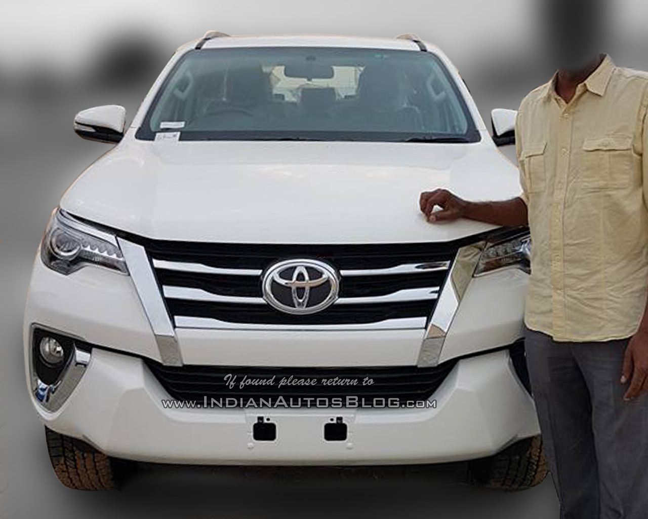 2016 Toyota Fortuner front reaches dealerships