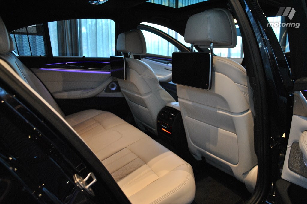 2017 BMW 5 Series (BMW G30) rear-seat interior