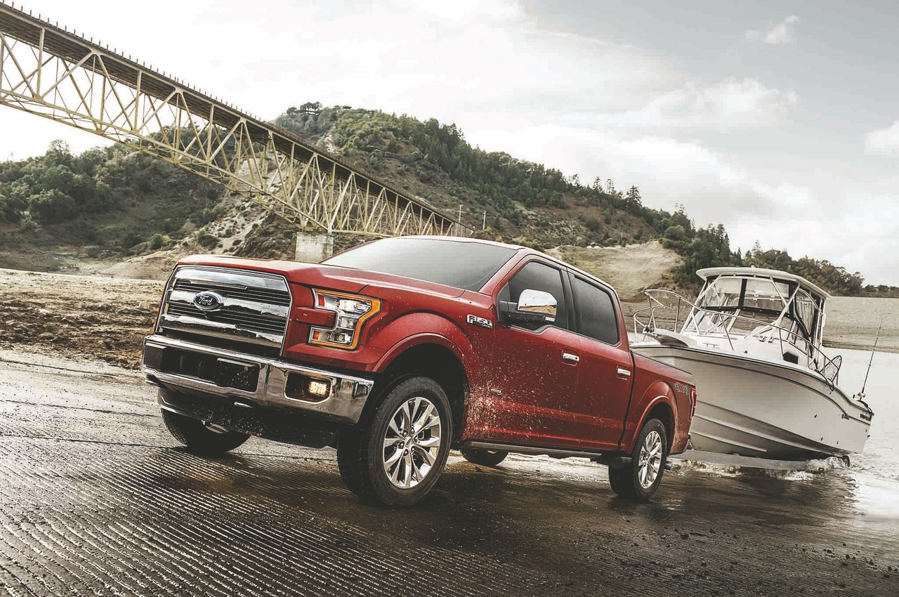 2017 Ford F-150 LARIAT SuperCrew front three quarters