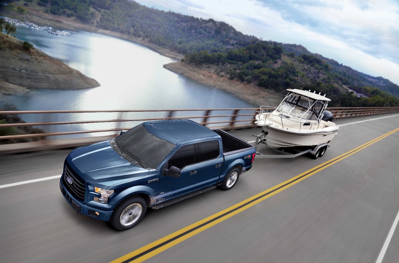 2017 Ford F-150 XLT front three quarters