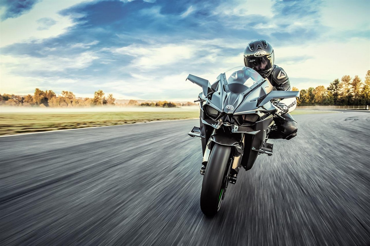 2017 Kawasaki Ninja H2R riding image