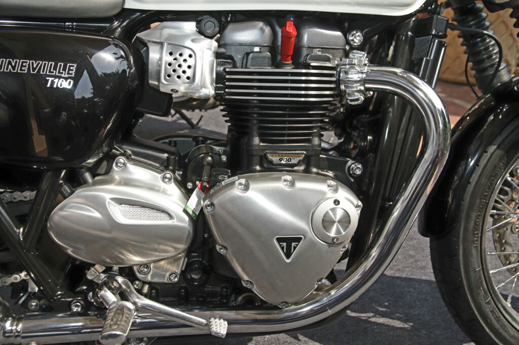2017 Triumph Bonneville T100 engine third image