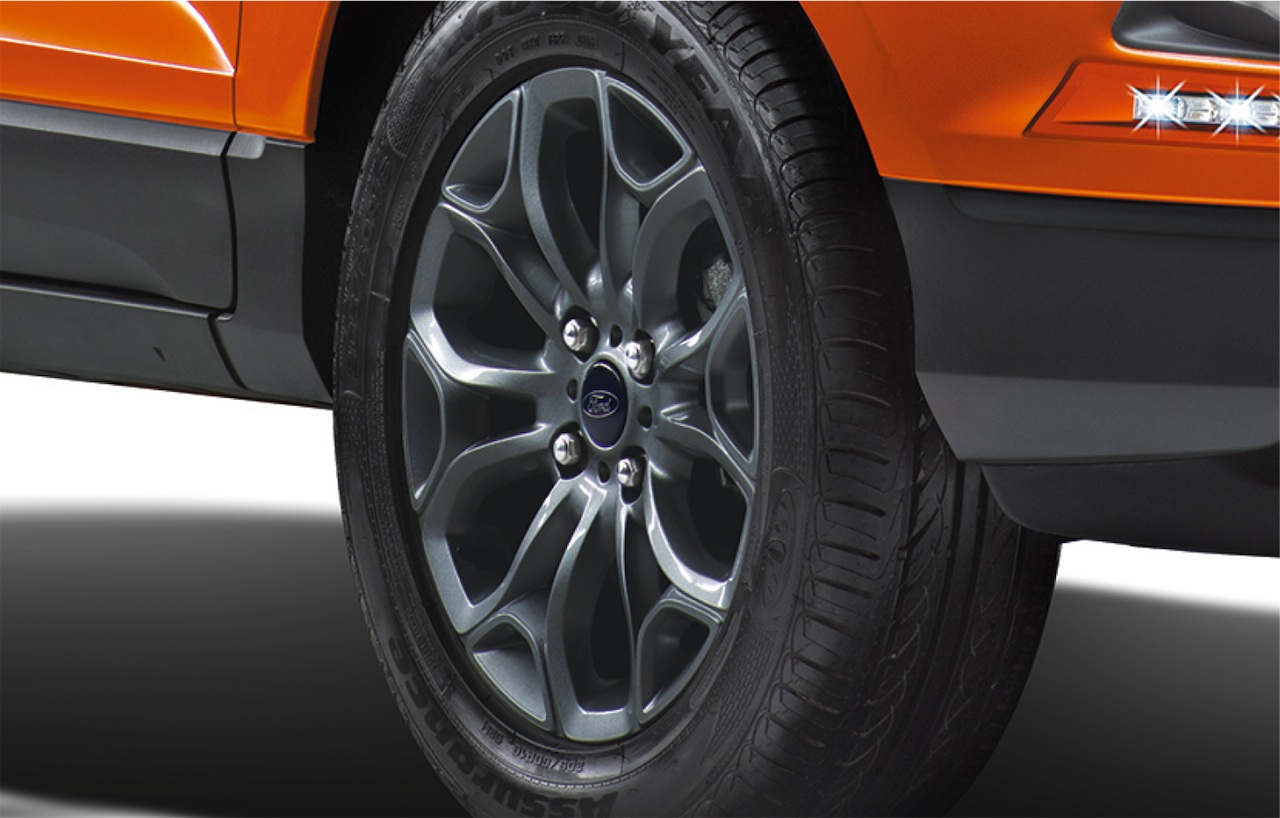 Ford EcoSport Black Signature Edition black alloy wheels