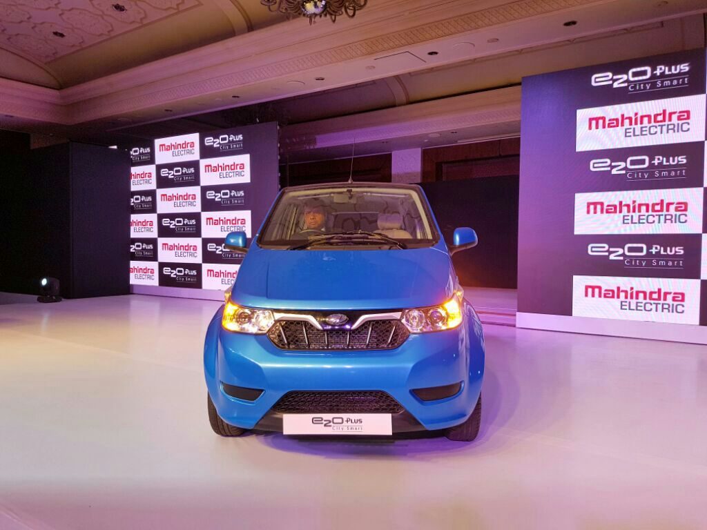 Mahindra e2o Plus (4-door e2o) front launched