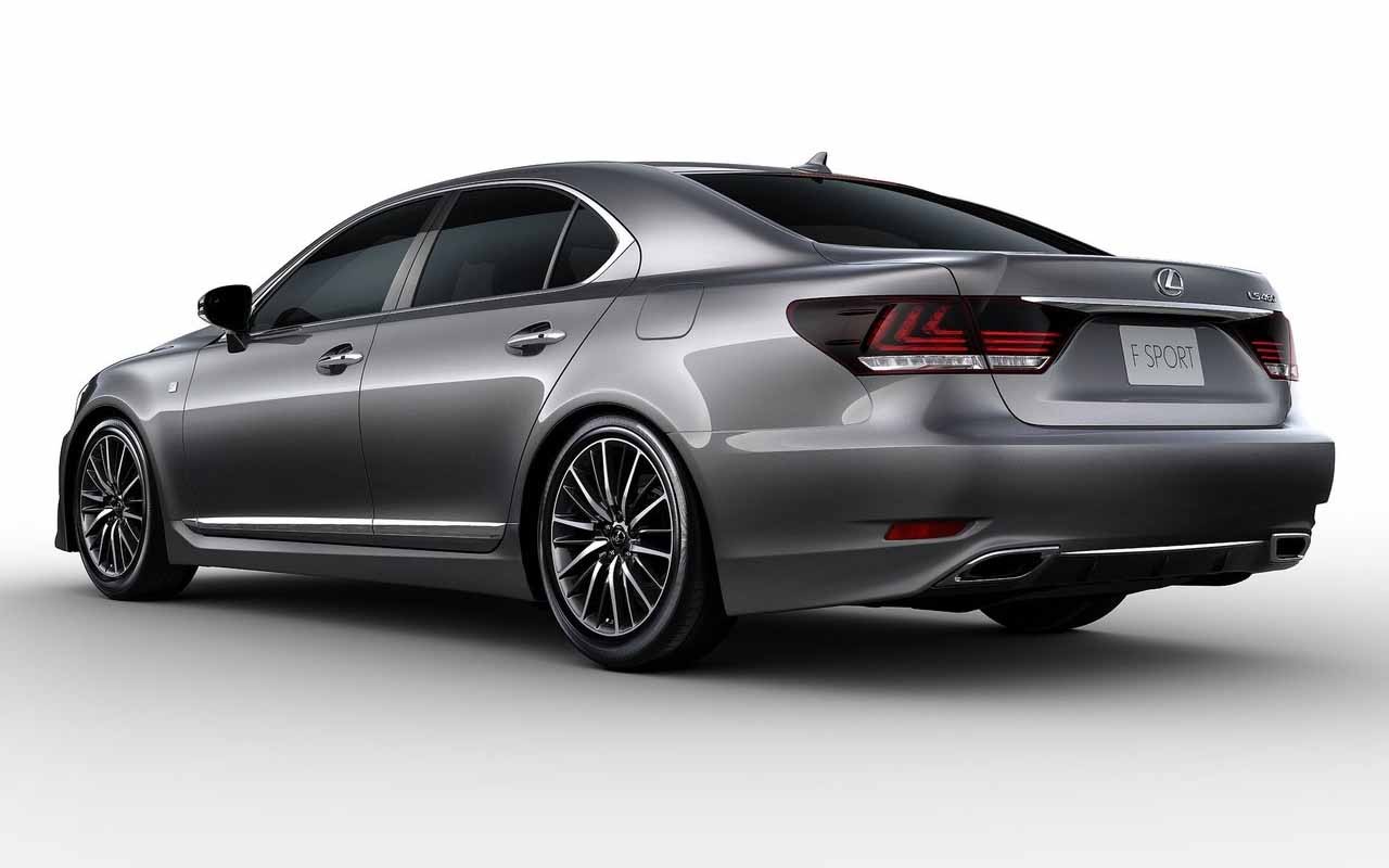 2016 Lexus LS 460 rear three quarters