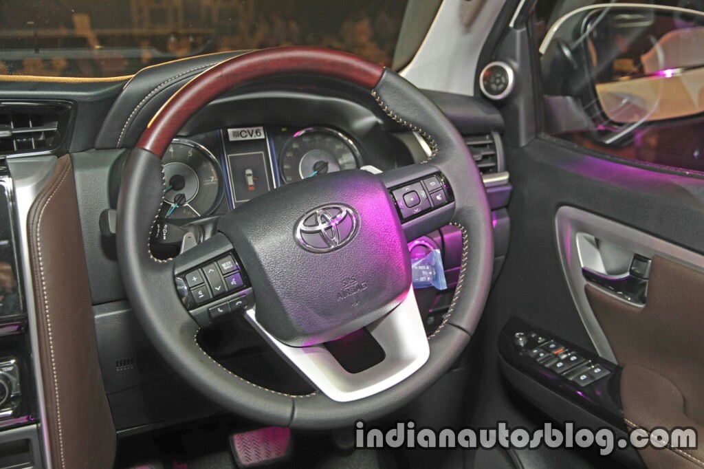 2016 Toyota Fortuner steering wheel launch