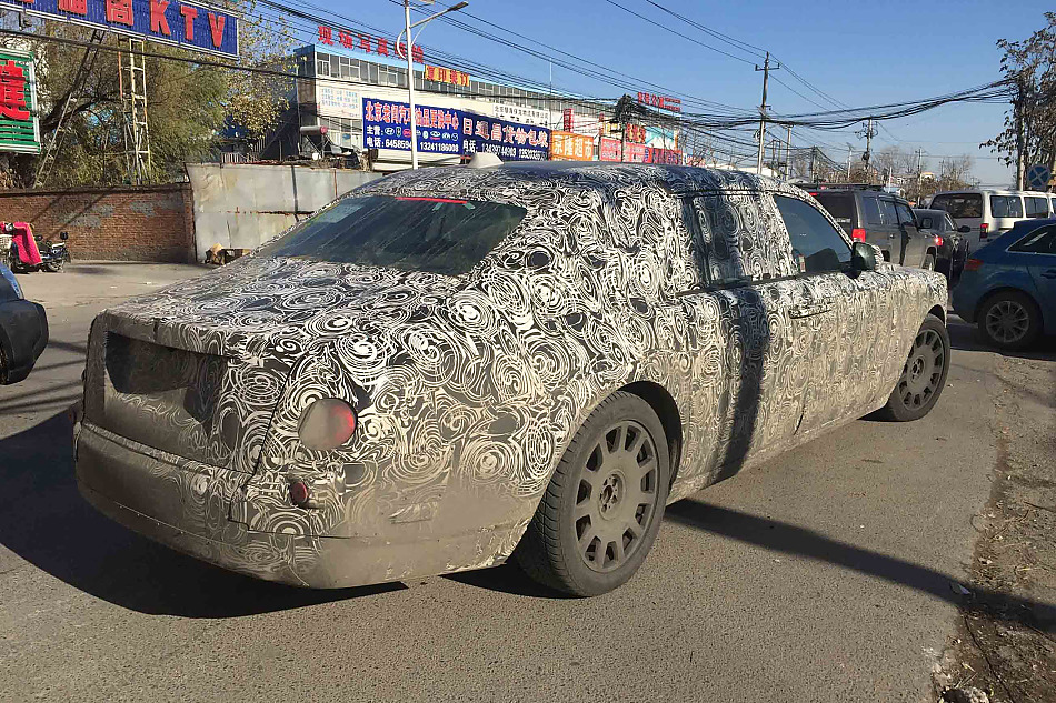 2018 Rolls-Royce Phantom rear three quarters spy shot China
