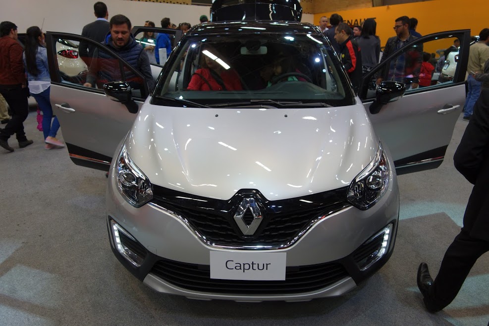 Renault Captur (Renault Kaptur) front at 2016 Bogota Auto Show