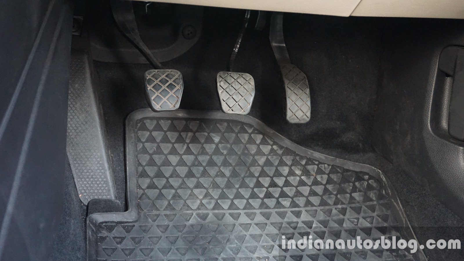 2016 Skoda Rapid pedals review
