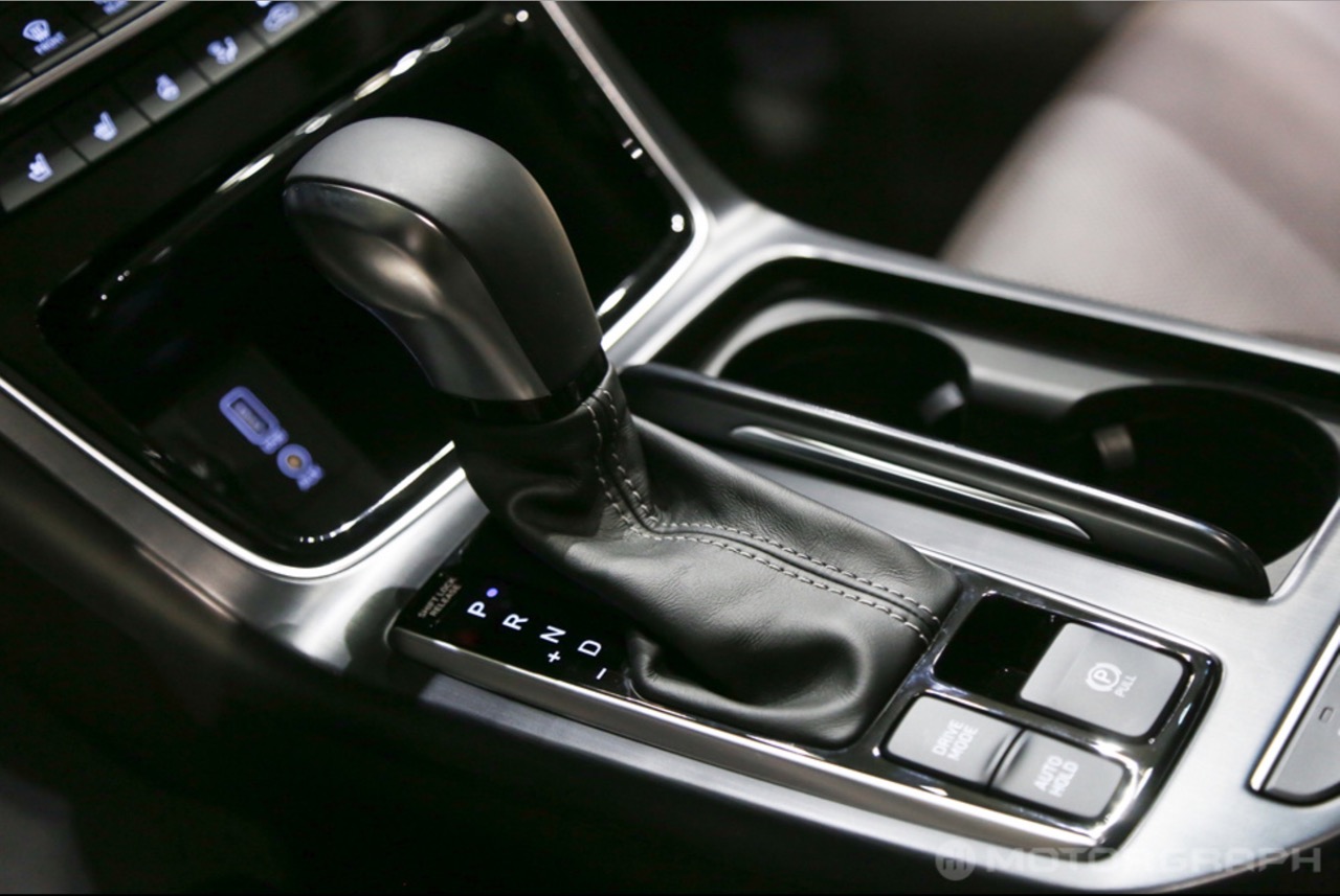 2017 Hyundai Grandeur gear selector unveiled