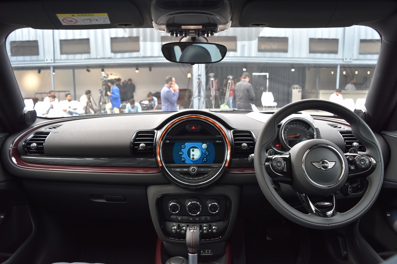2017 MINI Clubman Cooper S dashboard
