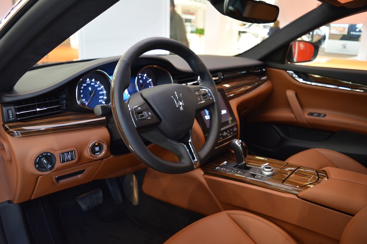 https://img.indianautosblog.com/2016/12/2017-Maserati-Quattroporte-interior-at-2016-Bologna-Motor-Show.jpeg