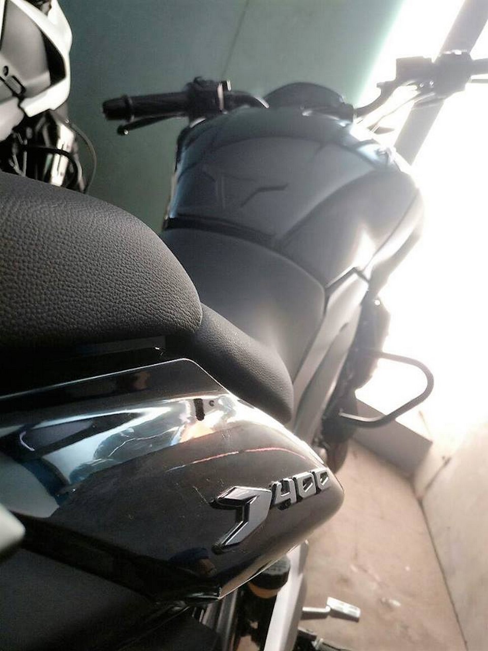 Bajaj Dominar 400 seat