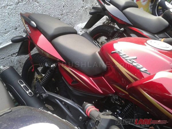 Pulsar 220 red and black deals colour