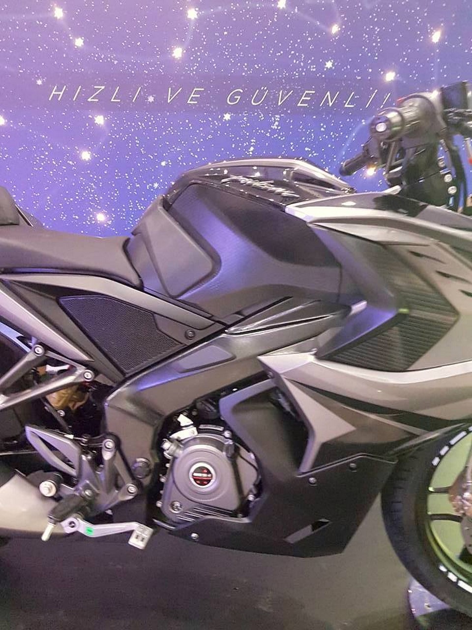 2017 Bajaj Pulsar RS200 grey fuel tank