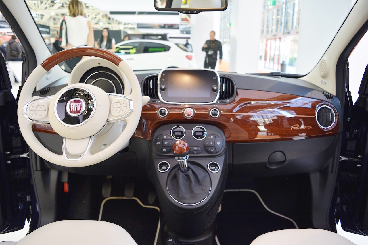 Fiat 500 Riva interior dashboard at 2016 Bologna Motor Show