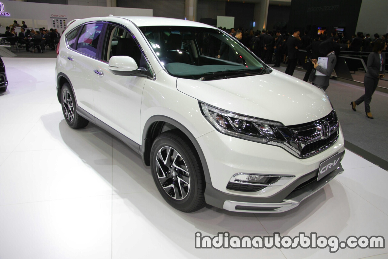 Honda CR-V Special Edition front three quarters right side at 2016 Thai