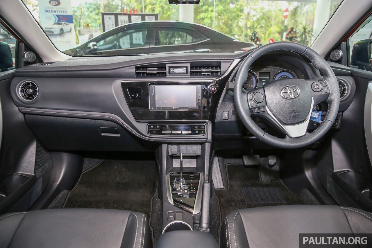 New Toyota Corolla Altis 2.0V (facelift) interior dashboard