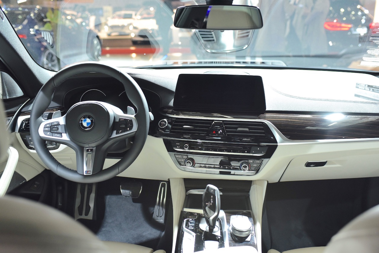 2017 BMW 5 Series (BMW 530d xDrive) at 2017 Vienna Auto Show dashboard