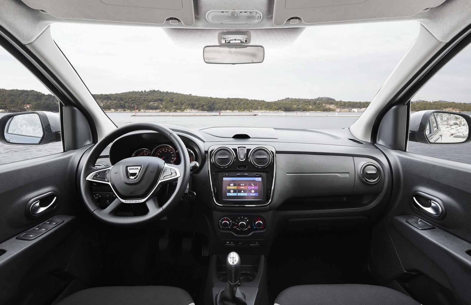 2017 Dacia Lodgy Stepway dashboard introduced
