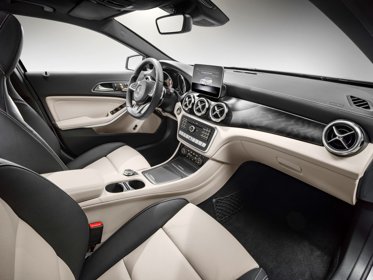 2017 Mercedes GLA 250 4MATIC AMG Line interior 2017 Mercedes GLA 250 4MATIC AMG Line interior
