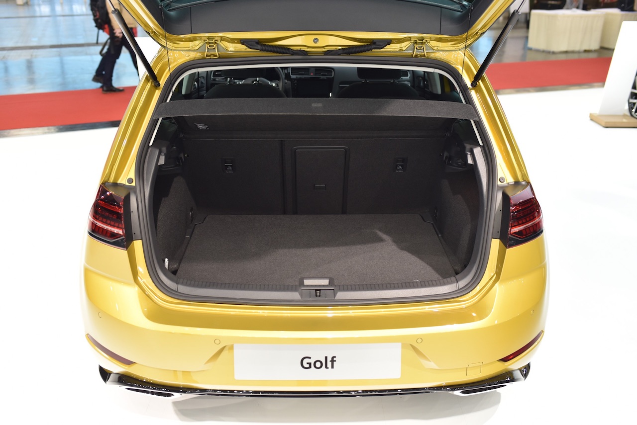 2017 VW Golf (facelift) boot at 2017 Vienna Auto Show