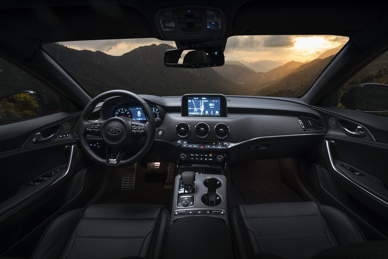 2018 Kia Stinger dashboard