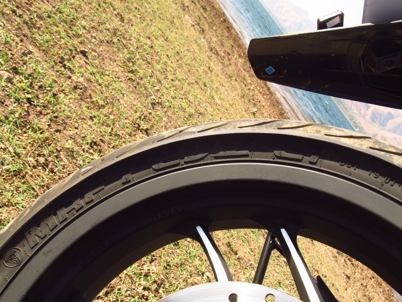 tyre pressure for dominar 400