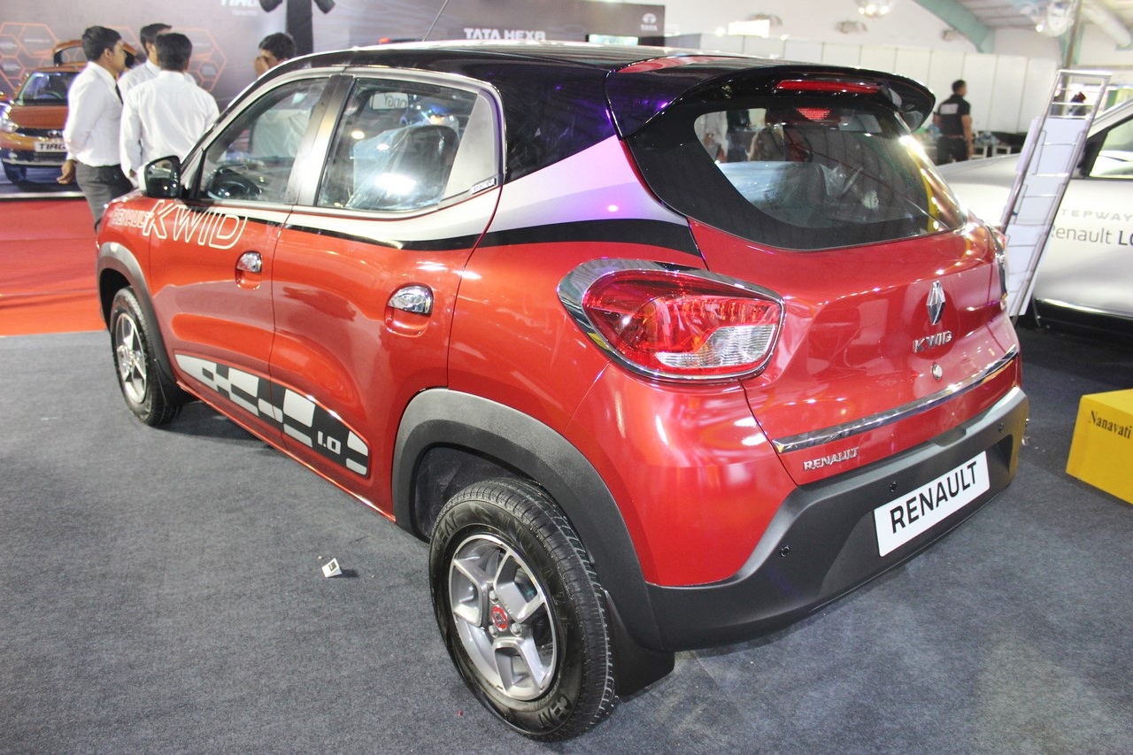 Renault Kwid (accessorised) rear three quarters at Surat International Auto Expo 2017