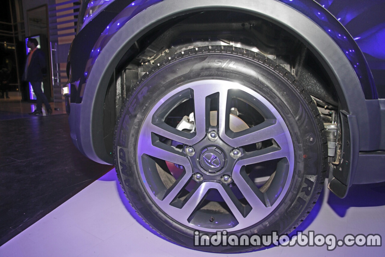 Tata Hexa Xta Alloy Wheel From Delhi Launch