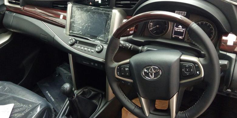 Toyota Innova Venturer Interior Exterior Photos Surface